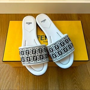 NIB Fendi Woven FF Logo Sandal, size us5/eu35.5
